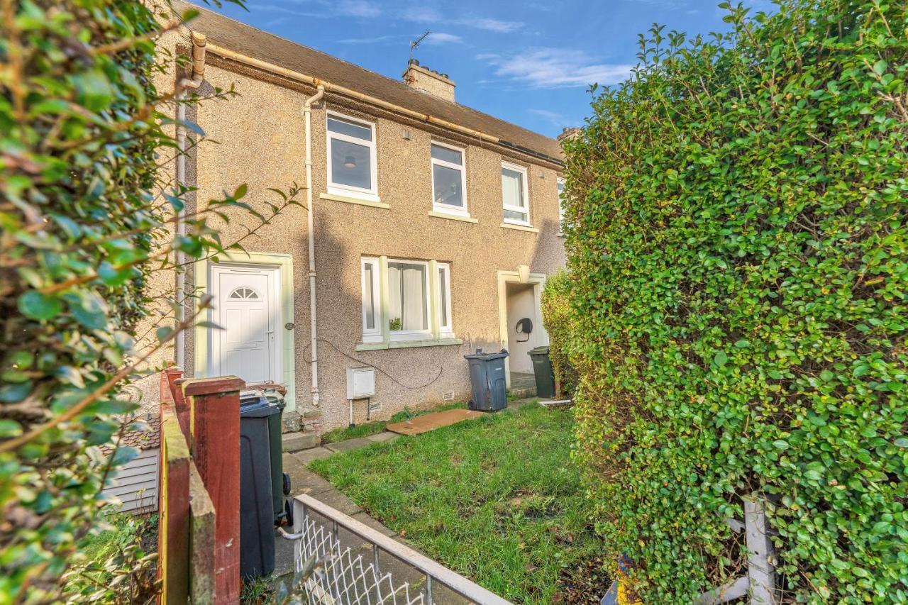 Modern & Spacious 2 Bedroom House - Free Parking - Front & Back Garden - Private Main Door Entrance Эдинбург Экстерьер фото